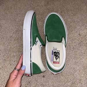 Green and off white slip on vans Comfycush unisex